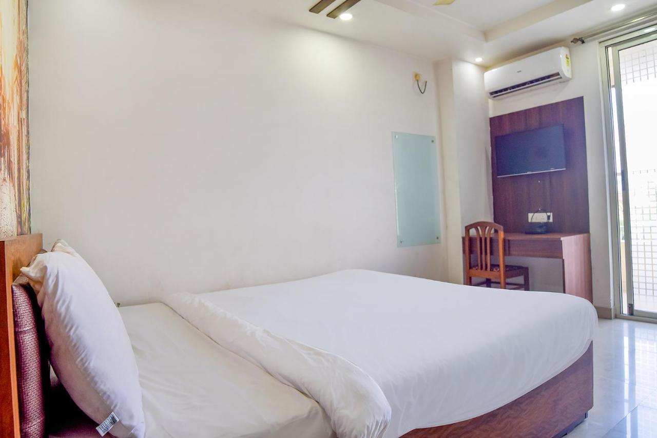 FabHotel IR Luxaria - Fully Vaccinated Staff Guwahati Esterno foto