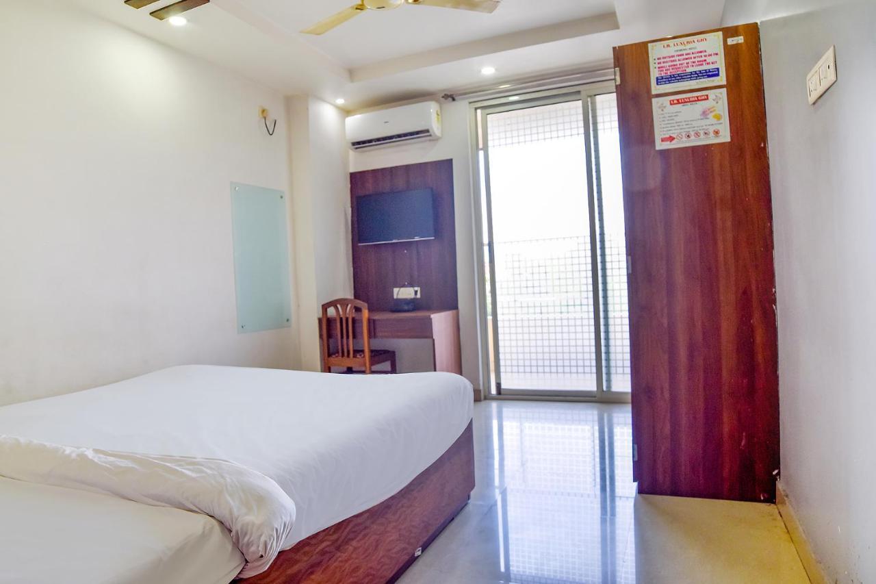 FabHotel IR Luxaria - Fully Vaccinated Staff Guwahati Esterno foto